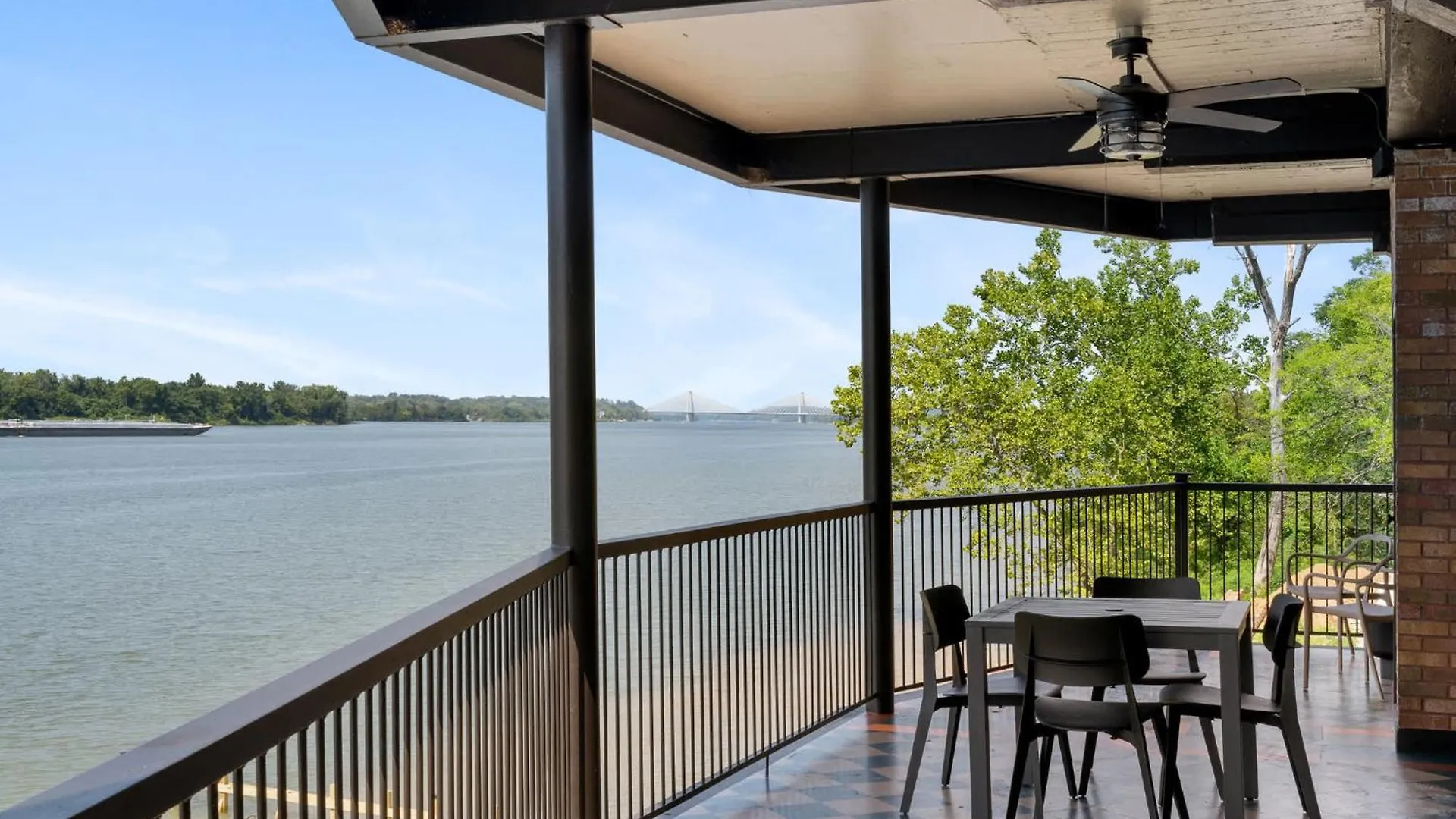 Elegant Riverside Escape Historic Charm & Views Louisville-Jefferson County États-Unis