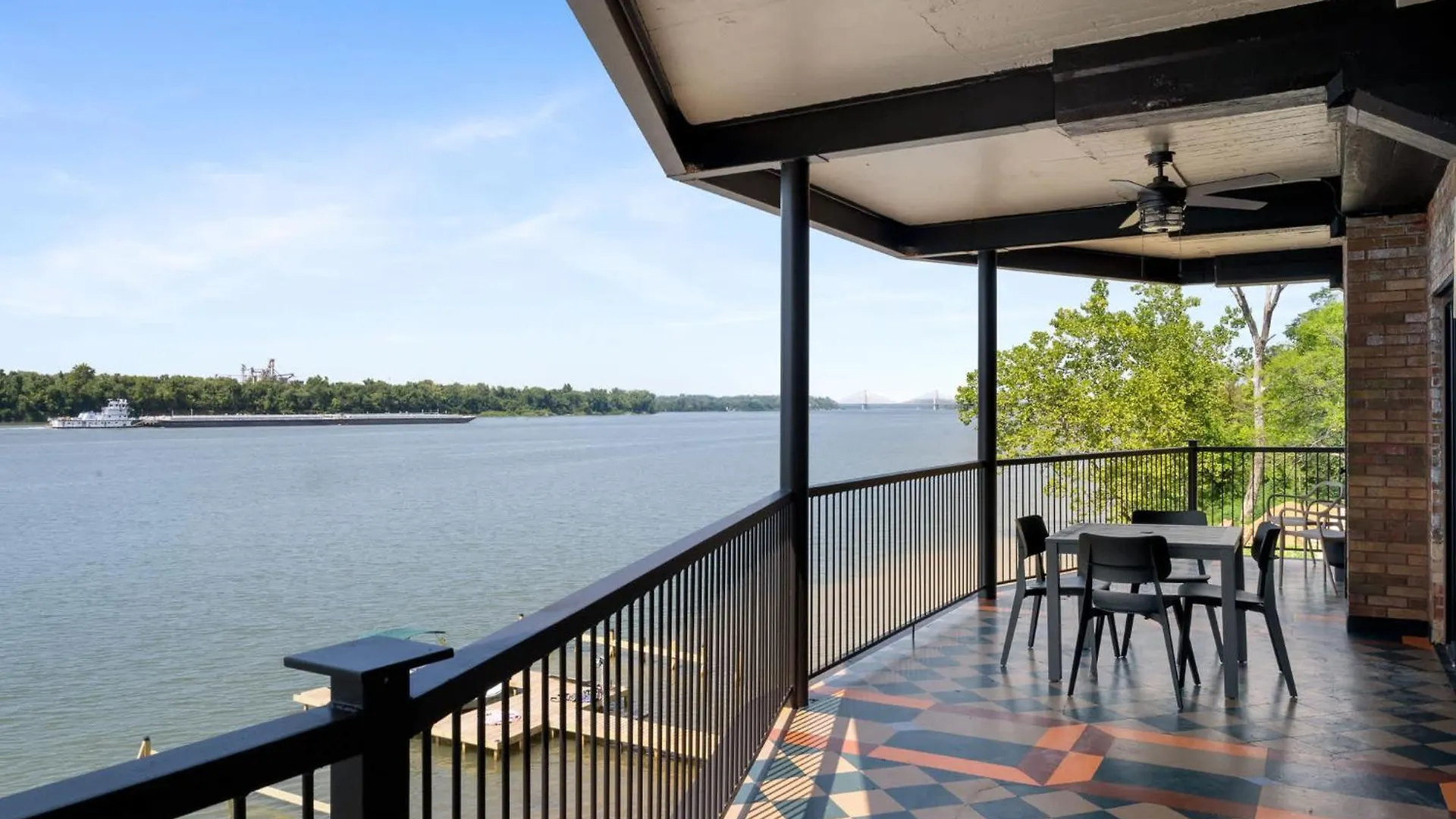 Elegant Riverside Escape Historic Charm & Views Louisville-Jefferson County Hébergement de vacances