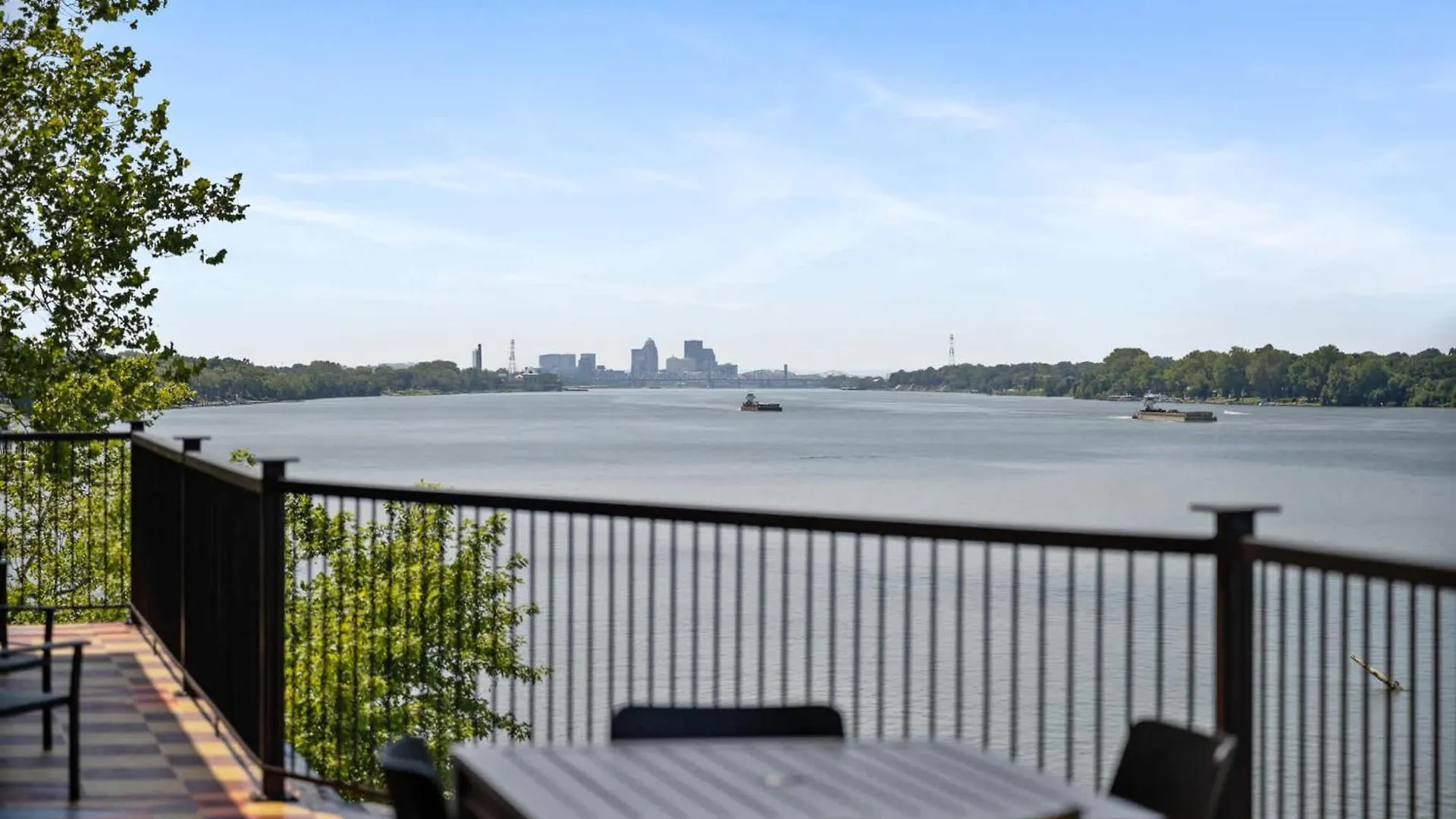Hébergement de vacances Elegant Riverside Escape Historic Charm & Views Louisville-Jefferson County États-Unis