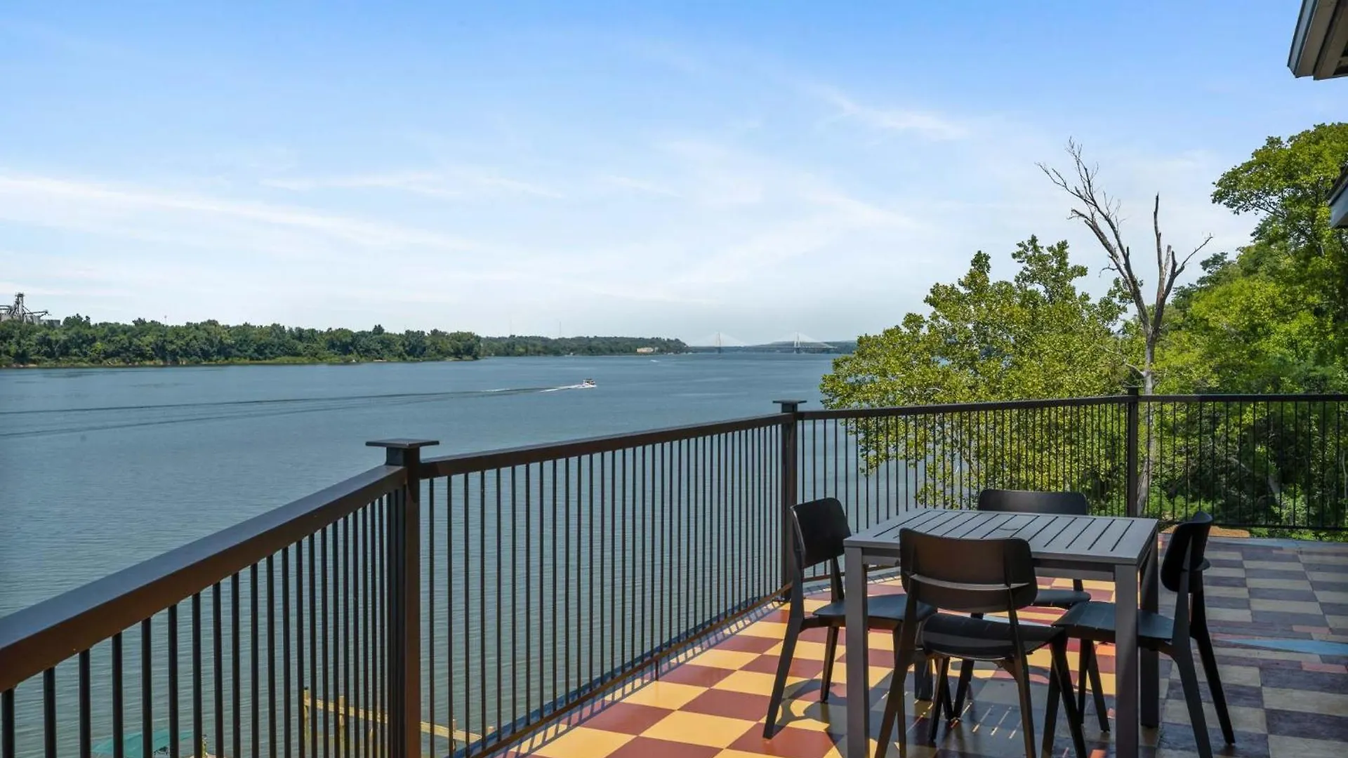 Elegant Riverside Escape Historic Charm & Views Louisville-Jefferson County