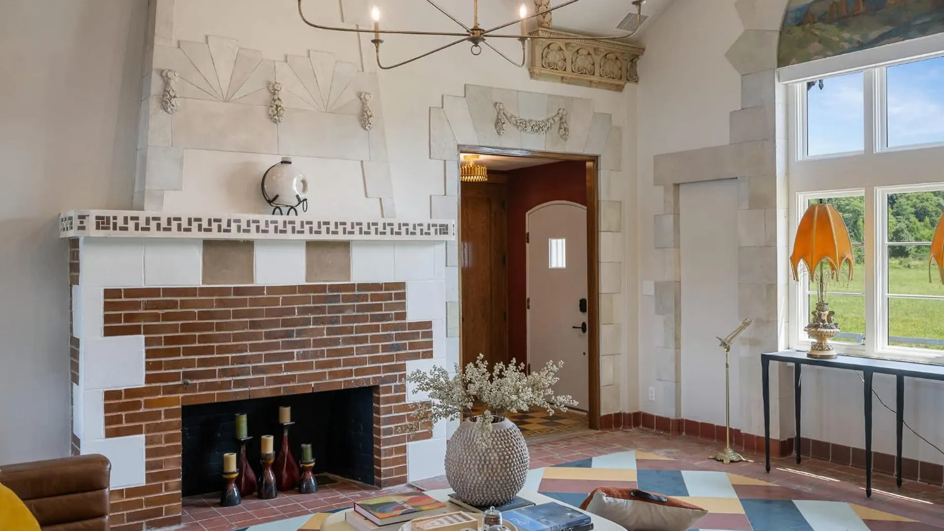 Elegant Riverside Escape Historic Charm & Views Louisville-Jefferson County