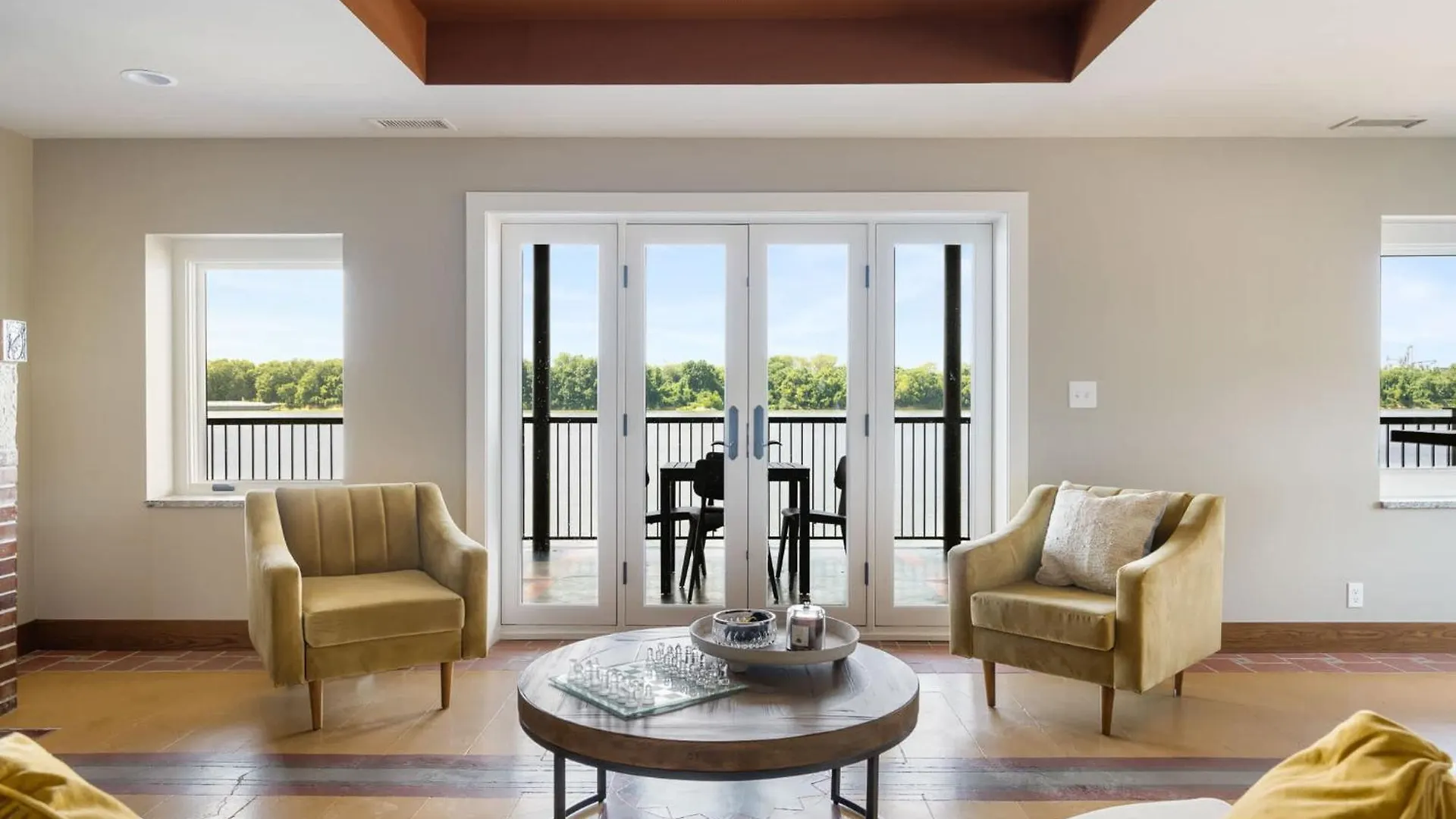 Elegant Riverside Escape Historic Charm & Views Louisville-Jefferson County États-Unis