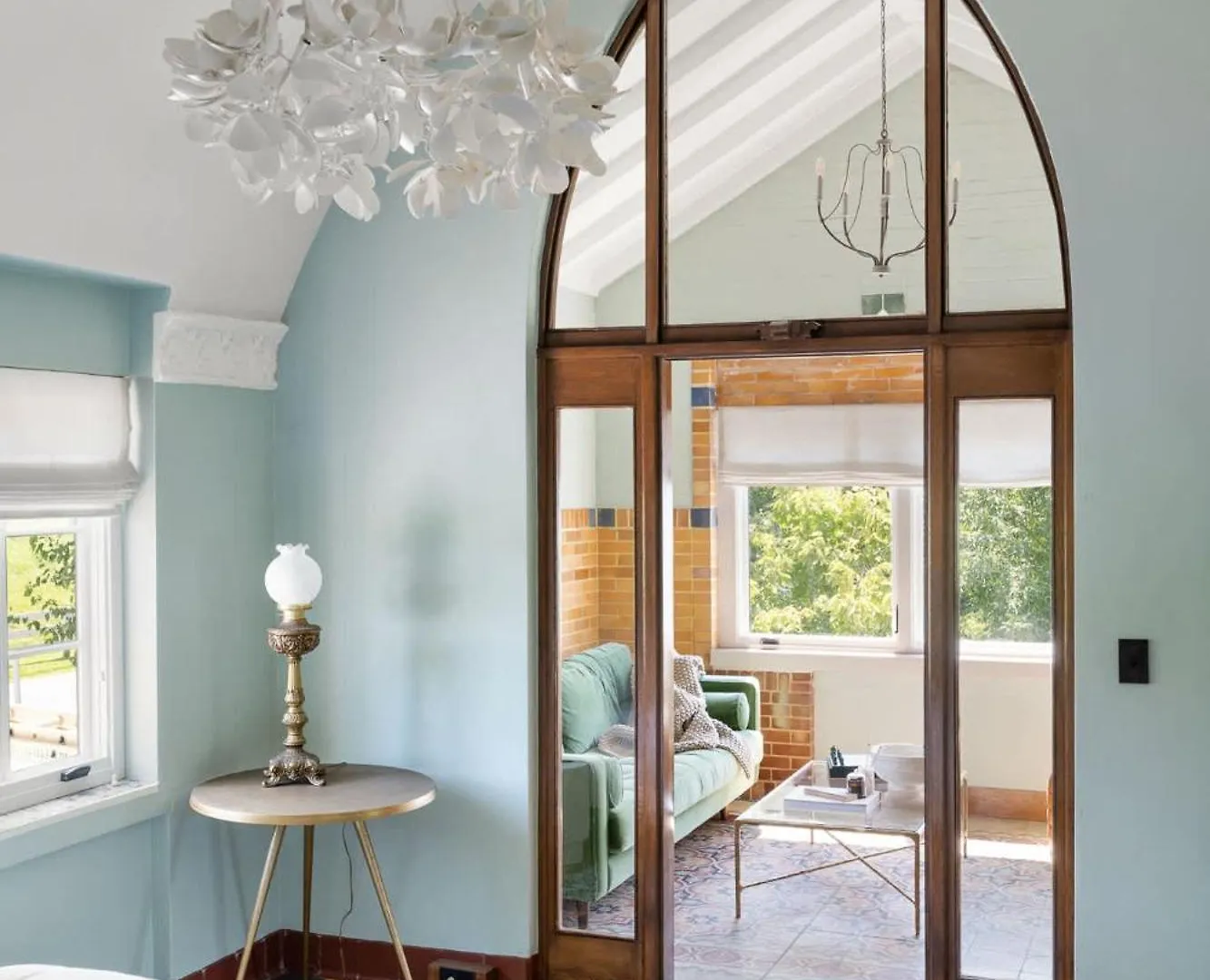 Elegant Riverside Escape Historic Charm & Views Louisville-Jefferson County