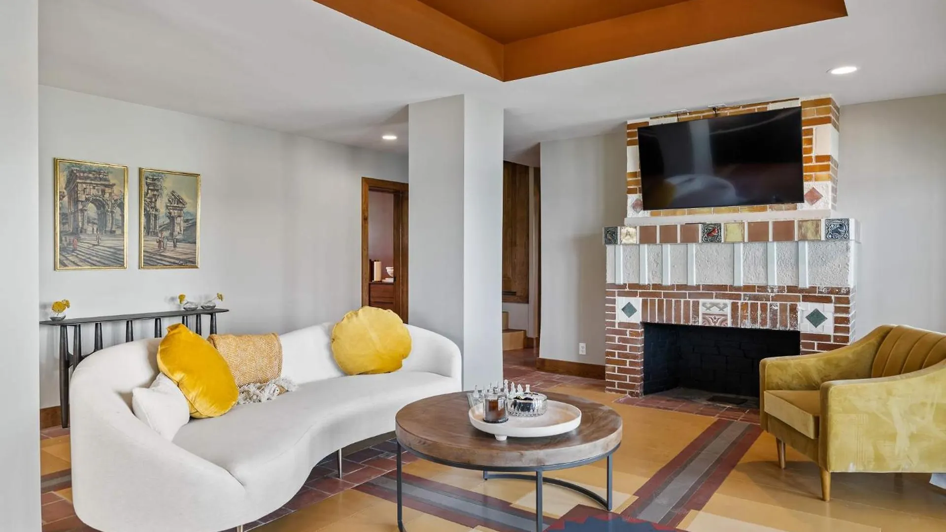 Elegant Riverside Escape Historic Charm & Views Louisville-Jefferson County 0*,  États-Unis
