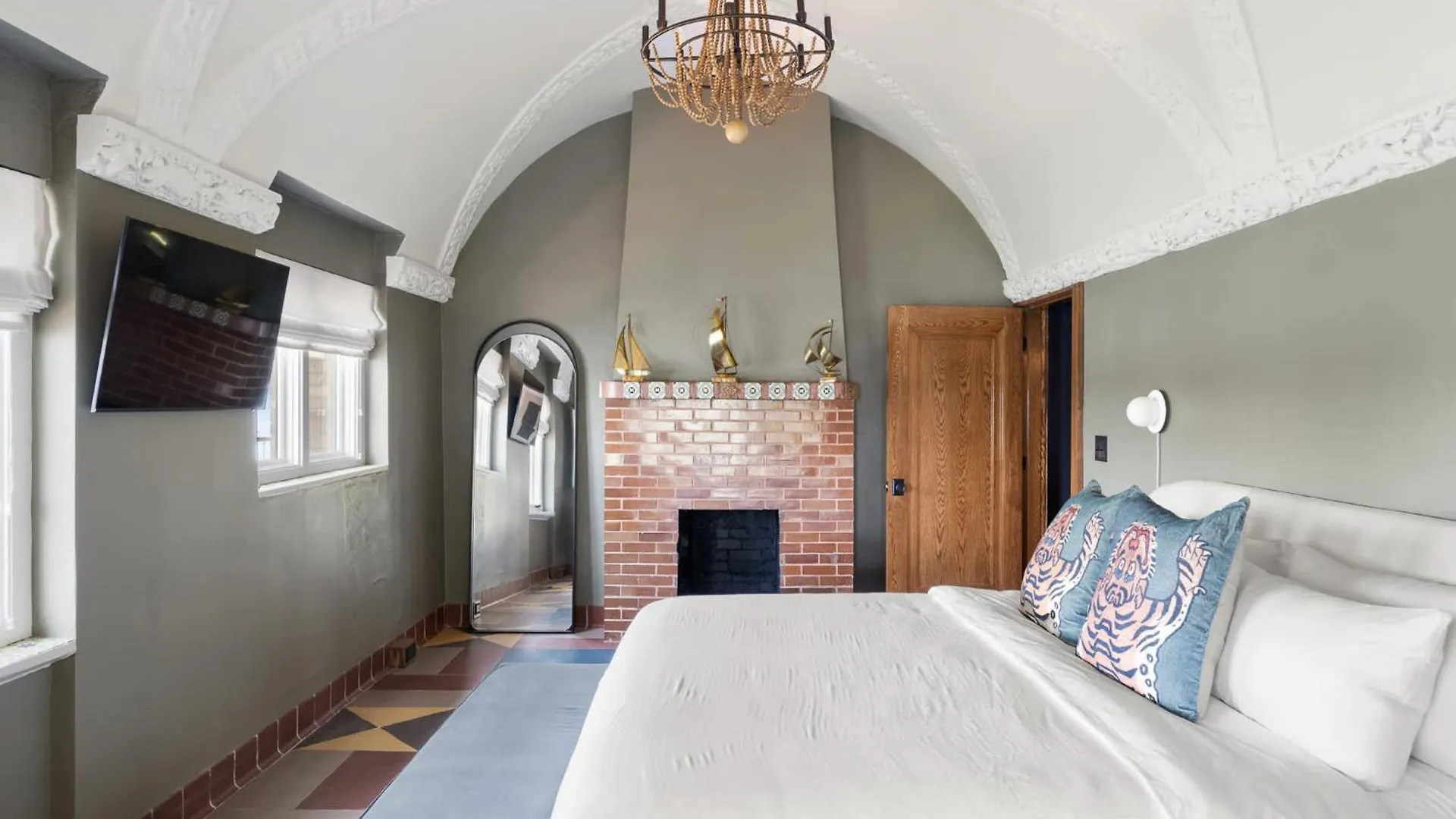 Elegant Riverside Escape Historic Charm & Views Louisville-Jefferson County Hébergement de vacances