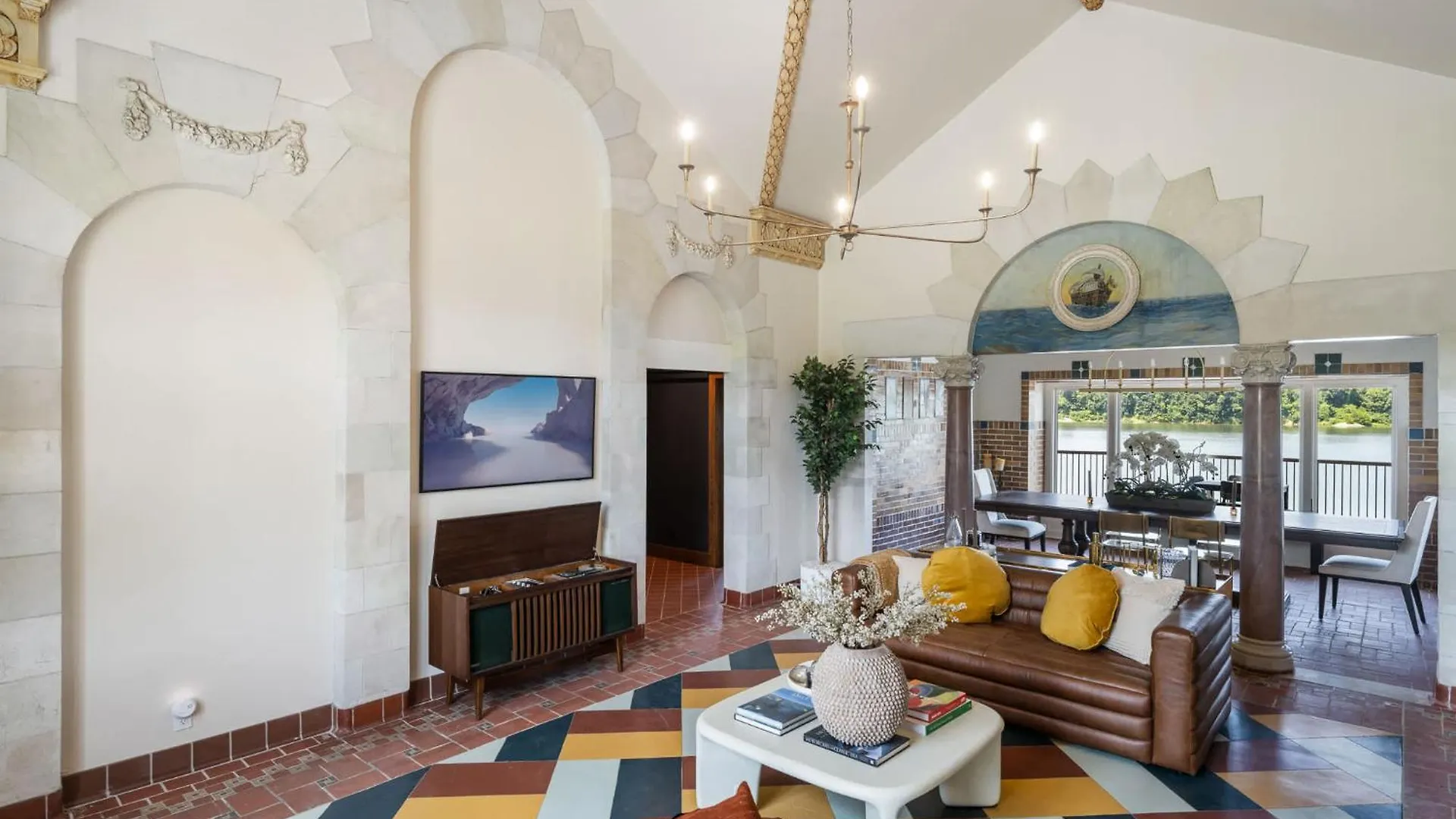 Elegant Riverside Escape Historic Charm & Views Louisville-Jefferson County États-Unis