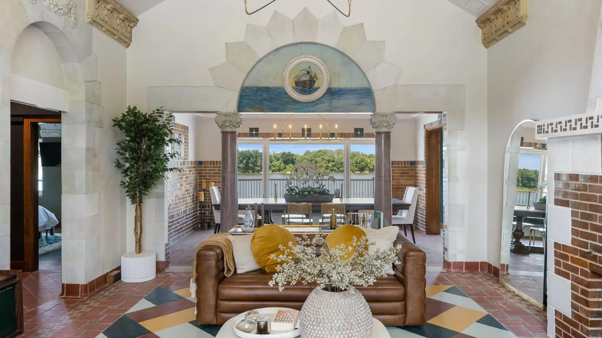 Elegant Riverside Escape Historic Charm & Views Louisville-Jefferson County