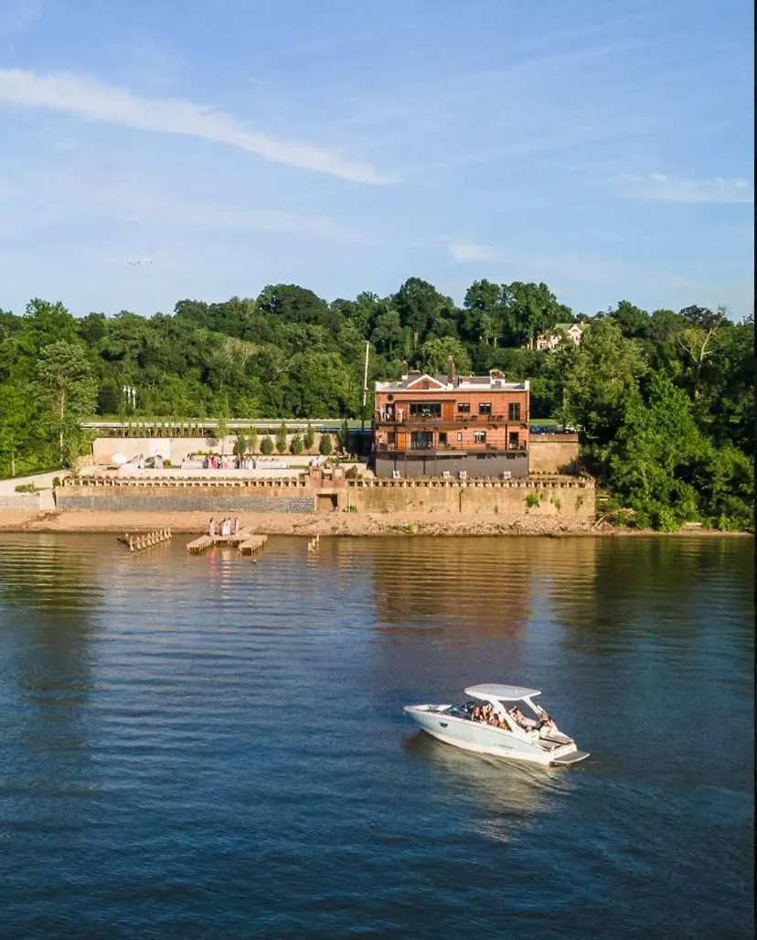 Elegant Riverside Escape Historic Charm & Views Louisville-Jefferson County 0*,