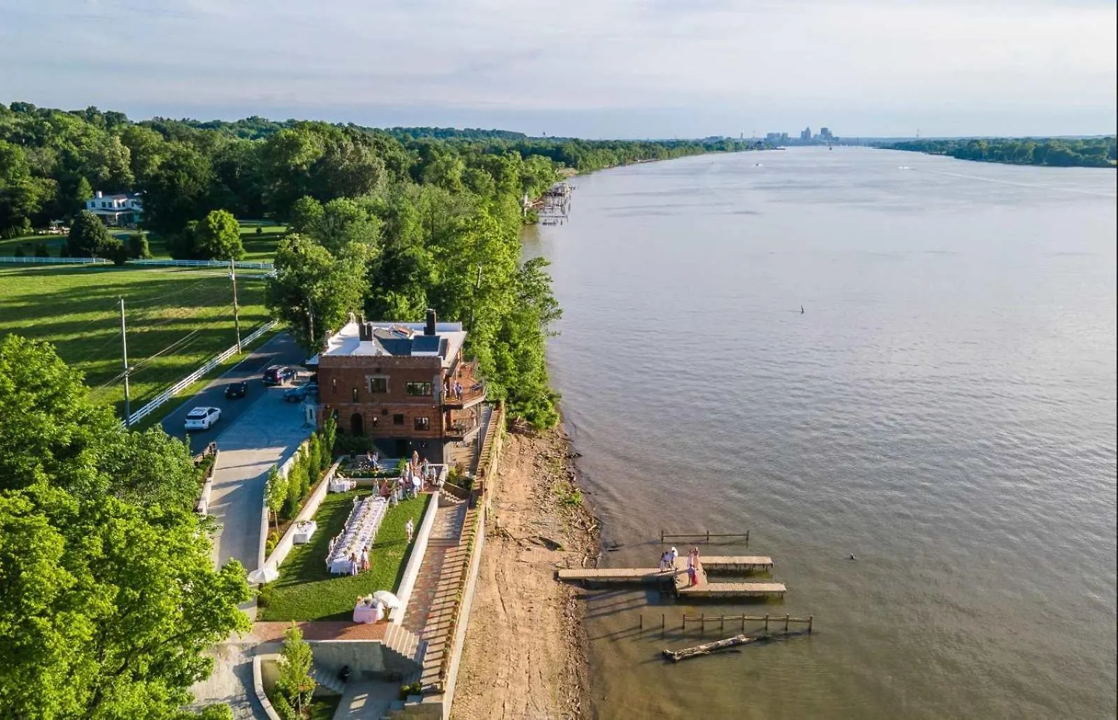 Elegant Riverside Escape Historic Charm & Views Louisville-Jefferson County 0*,  États-Unis