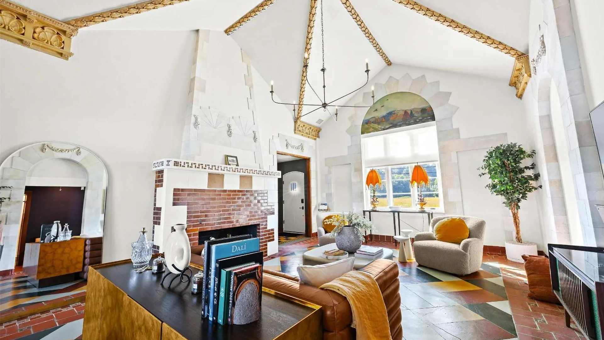 Elegant Riverside Escape Historic Charm & Views لويفيل