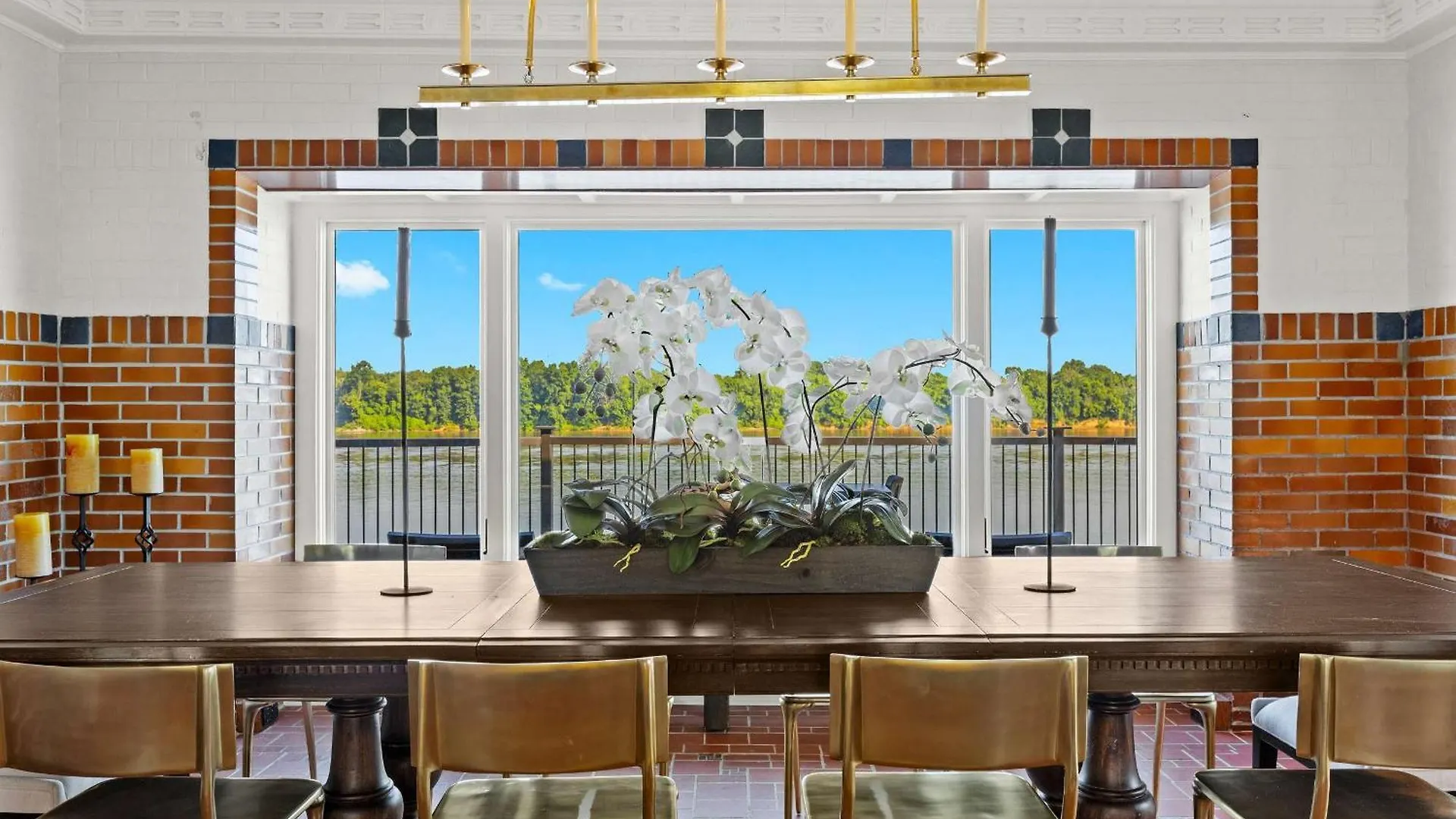 بيت للعطل Elegant Riverside Escape Historic Charm & Views لويفيل