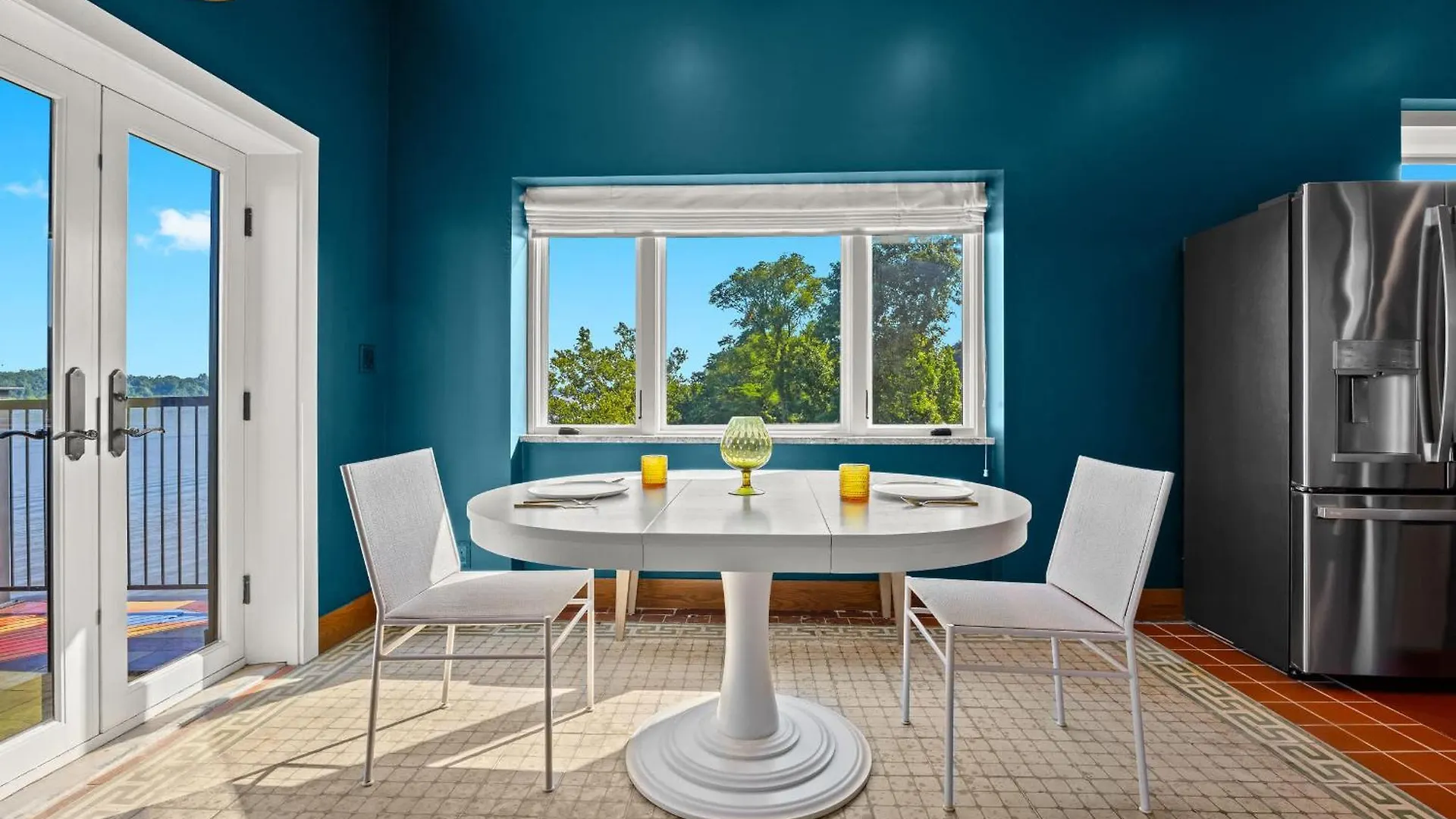 Elegant Riverside Escape Historic Charm & Views لويفيل بيت للعطل