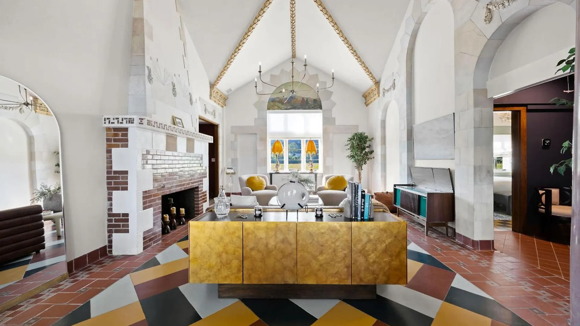 Elegant Riverside Escape Historic Charm & Views لويفيل الولايات المتحدة الأمريكية