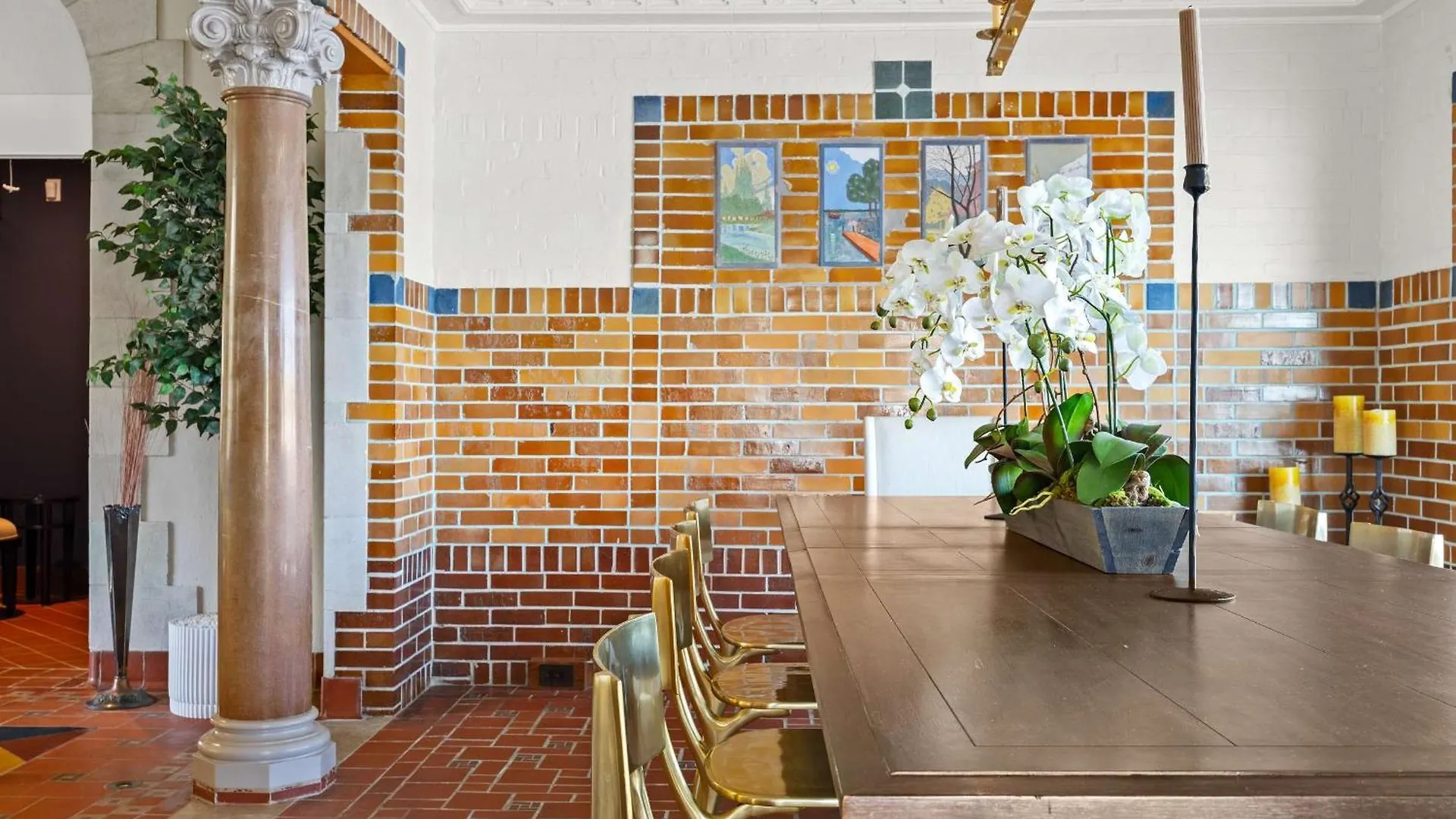 Elegant Riverside Escape Historic Charm & Views لويفيل بيت للعطل