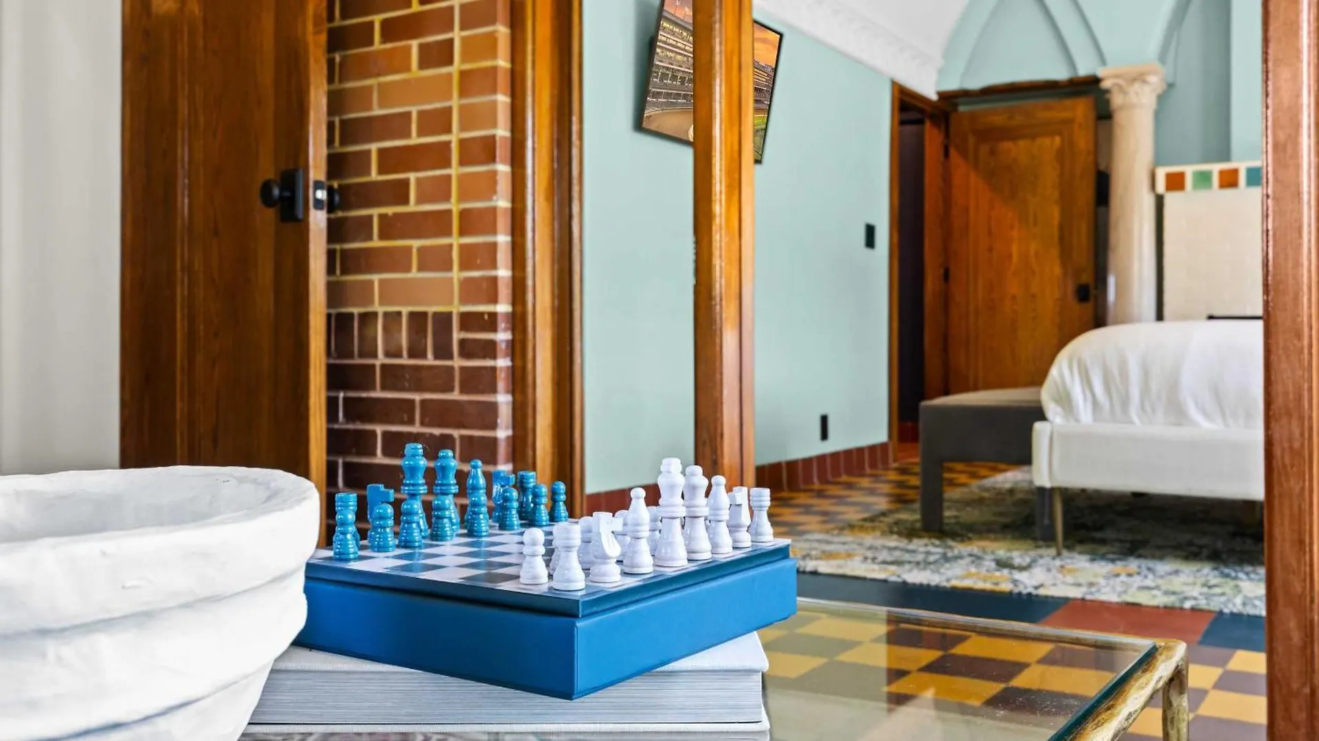 Elegant Riverside Escape Historic Charm & Views لويفيل الولايات المتحدة الأمريكية