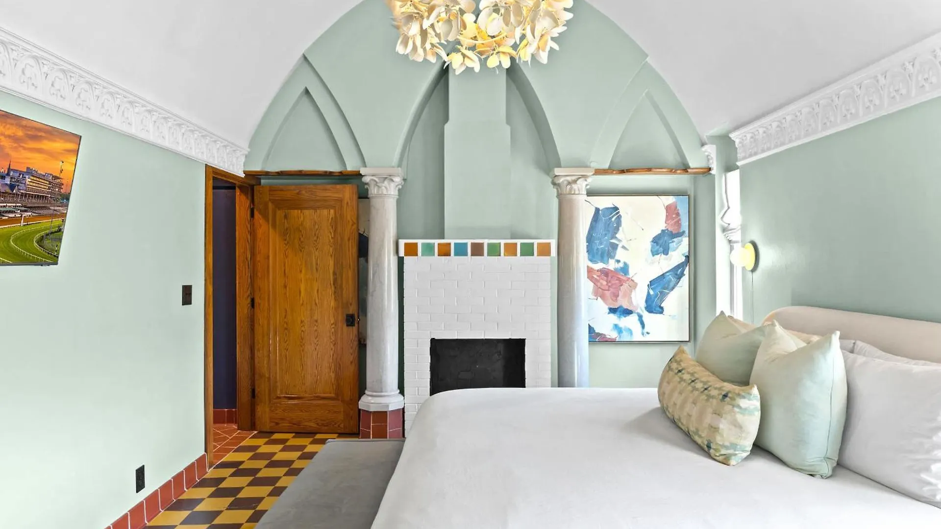 Elegant Riverside Escape Historic Charm & Views لويفيل