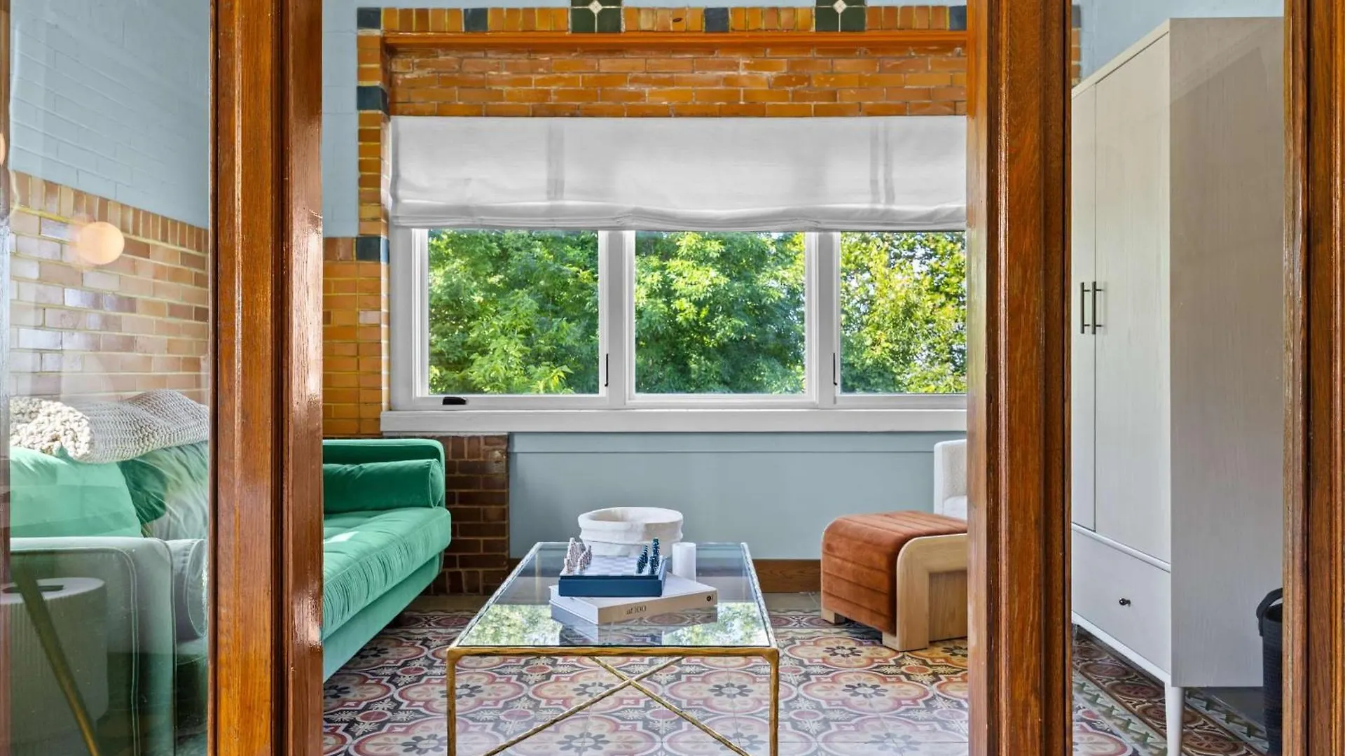 Elegant Riverside Escape Historic Charm & Views لويفيل الولايات المتحدة الأمريكية