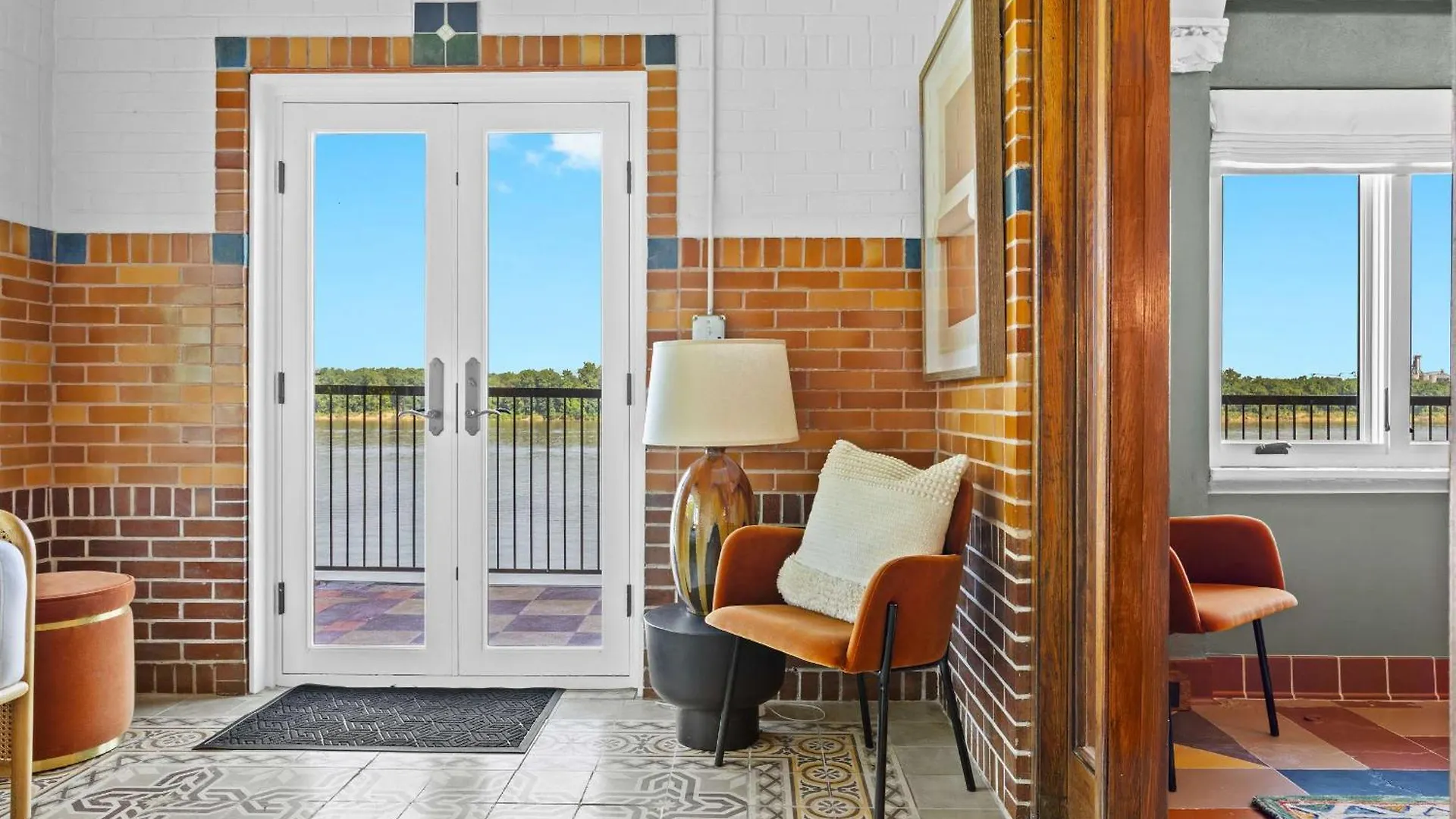 Elegant Riverside Escape Historic Charm & Views لويفيل الولايات المتحدة الأمريكية
